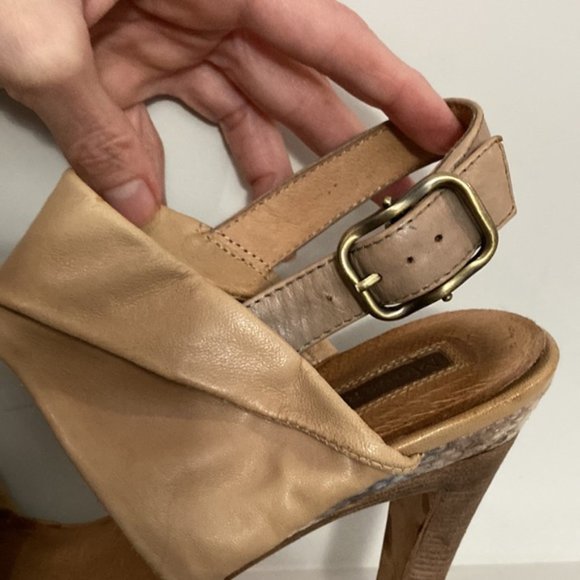 Modern Vintage Tan Strap high Heels Sz 7.5 - Picture 7 of 12